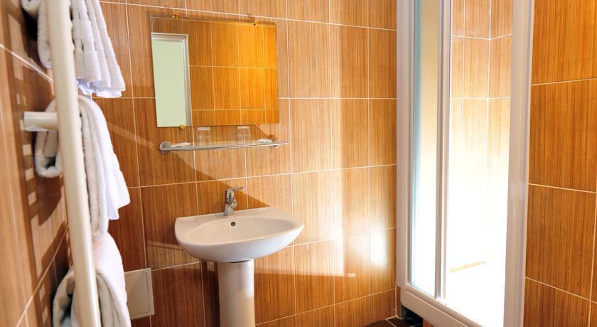 Le Victor Hugo Hotel Montrouge Bagian luar foto